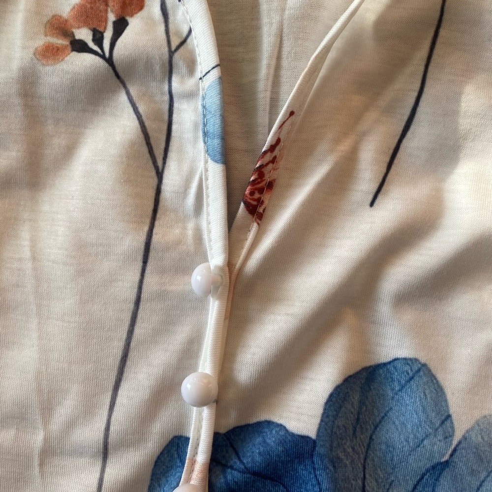 NWOT-Floral Long Sleeve Top - Picture 2 of 9